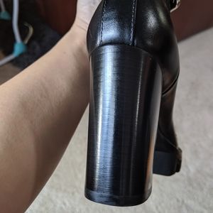 Authentic Louis Vuitton star trail chelsea boots